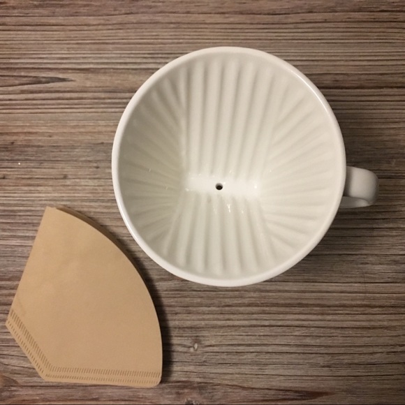 Muji porcelain coffee dripper & 50 coffee filters - Picture 3 of 4